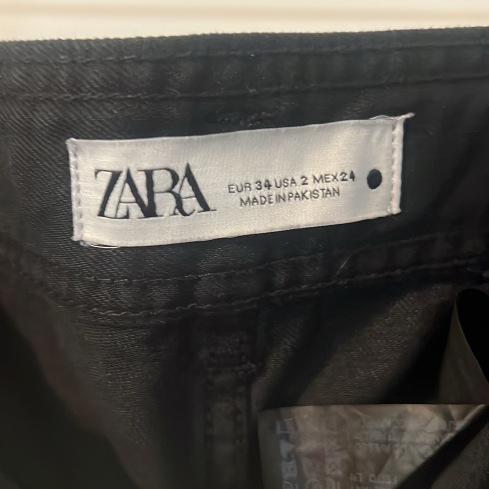 Zara black denim jeans pants high rise flare with raw hem size us 2 - Picture 3 of 7